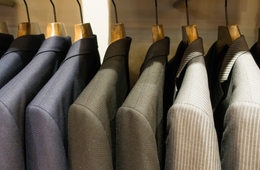 約5割が言葉の壁が購入を阻むと感じてる？外国人に聞いた日本のビジネススーツ調査