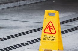 なぜ外国人に注意は伝わらないのか？駅構内にひそむインバウンド×危険の事例