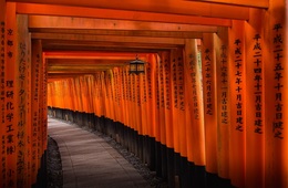 伏見稲荷大社に対する海外の反応は？訪日外国人に人気の理由とインバウンド対策を紹介