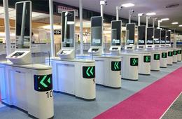 パナソニック製「顔認証ゲート」、インバウンドの出国手続きをスムーズに