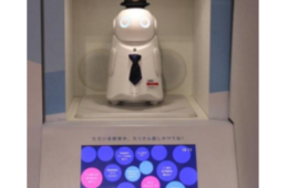 対話型AI窓口案内ロボ「下北沢レイ」業務実績の3割が外国語と判明、9月から新宿駅へ