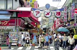 上野アメ横が訪日外国人観光客に人気の理由は「キャッシュレス・B級グルメ・アクセスの良さ」
