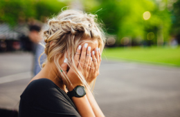 小泉氏「気候問題セクシーに」問題から見る、多言語対応の難しさ：機械翻訳の頼りどころと、避けるべきケースとは？