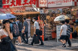大阪のインバウンド成功事例とは | 黒門市場・千日前道具屋筋商店街の外国人人気の理由・戦略とは