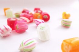 タイ人に人気の日本のお土産とは？定番はお菓子と化粧品と食品・避けるべきアイテム3つ・気を付けるべきマナーも解説