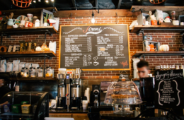 飲食店に外国人スタッフは必要？意外と低い「多言語化」のハードル