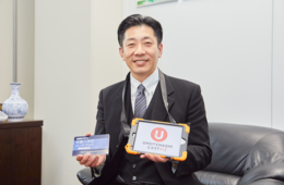 警備業界でも避けられない「多言語」対応！USENおもてなしキャストの「ハンズフリーメガホンアプリ」なら省人化も可能に