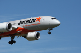 カンタス航空・ジェットスターが定期国際便を一時停止、従業員の大多数に業務停止の大影響