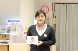 沖縄に必要な「台風」関連の多言語アナウンスも、USENおもてなしキャストで解決！那覇メインプレイスの場合