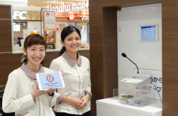 日本を代表するリゾート地「沖縄」の商業施設には、昼夜問わず外国人観光客が来店！多言語対応は「USENおもてなしキャスト」でスムーズに