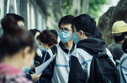 新型コロナウイルスの影響を受ける外国人留学生：国や大学の対応も紹介