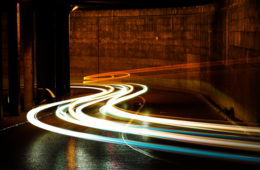 知りたい「5Gのすごさ」観光業へのインパクト：高速度で低遅延は何を可能にする？いまさら聞けない4Gや周波数との違いも解説