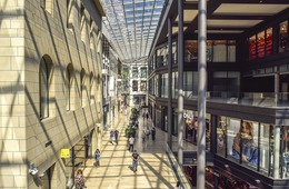 百貨店の存続危機か 消えた中国人観光客：越境EC対応、リブランディングなど再起かける事例を紹介