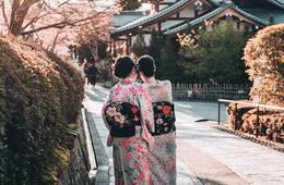 2020年5月、京都 の外国人宿泊者「ほぼゼロ」京都市観光協会発表、嵐山5商店街「スイてます 嵐山」ポスター登場