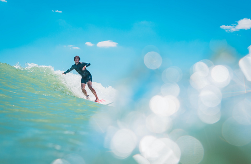 コロナでも堅調なインドネシア アメリカ 中国のサーフィン需要 ビーチ解禁で盛り上がり倍増 感染防止策も 訪日ラボ