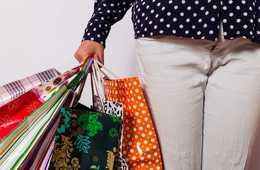 訪日台湾人観光客は観光中になにを買うのか：女性客多くお菓子人気