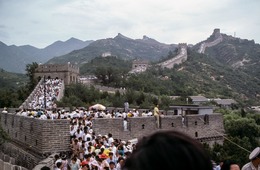 中国、「前年比2倍越え」の観光客で各地が大盛況 日本と対照的な大型連休の姿