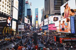NY、観光客にワクチン無料提供を検討｜背後に「ワクチン余り」の影響か
