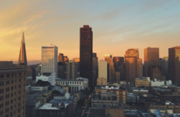 米サンフランシスコとニューオーリンズ、屋内施設の利用者と従業員にワクチン接種証明書の提示義務付け 