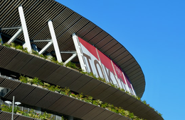 【海外の反応】「We Have Wings」 片翼の少女の演技力に世界が注目。布袋寅泰"デコトラ"乗り登場｜パラ開会式後半