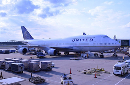 米国、外国人旅行者の接触追跡やワクチン義務化を検討 航空業界から反対の声も