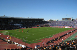 日本政府、制限緩和への実証実験開始。確認1人20秒、サッカー観戦滞りなく