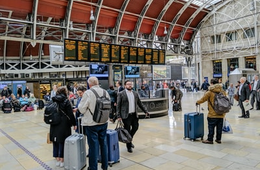 水際対策緩和へ 待機期間を短縮 外国人の新規入国も