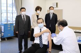 厚労省「3回目承認」モデルナワクチンに ファイザーとの交互接種も可