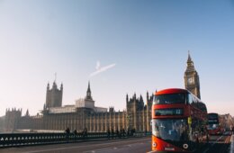 英イングランド、全てのコロナ規制撤廃へ 首相表明