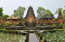 バリ島など3島、隔離なし観光入国再開へ 日本含む23か国対象