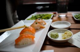 「OMAKASE」の検索ボリュームが世界各地で上昇中…インバウンドにどう活かす？